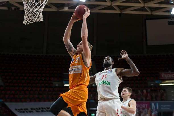 另一方依旧 另一方依旧